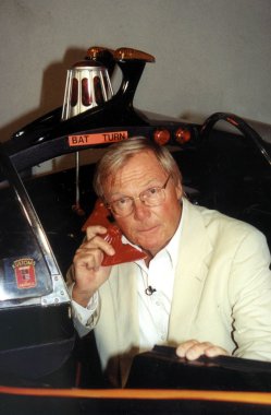 adam west ve Batmobil
