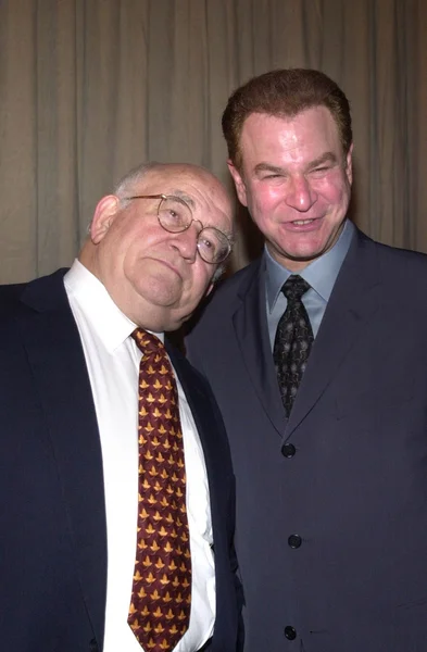 Ed asner und robert wuhl — Stockfoto