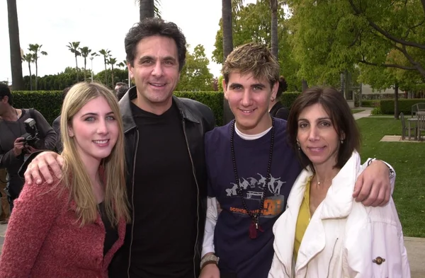 Robin Thomas and family — Stock Photo, Image