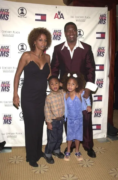 Holly Robinson Peete, su esposo Rodney Peete y sus hijos Rodney Jackson y Ryan Elizabeth — Foto de Stock