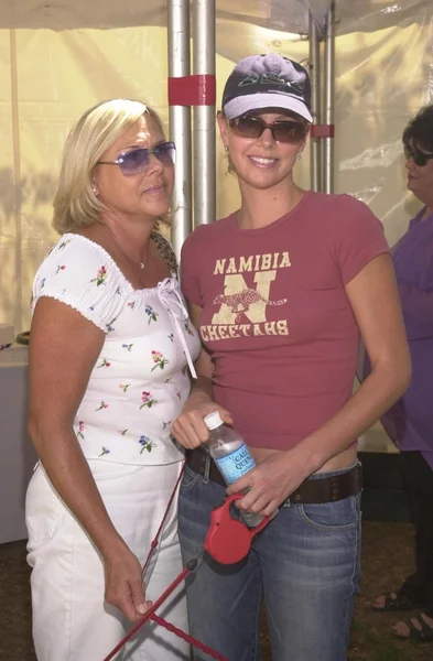 Charlize theron och mor gerda — Stockfoto