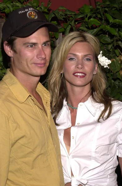 Natasha Henstridge and Liam Waite — Stock Photo, Image