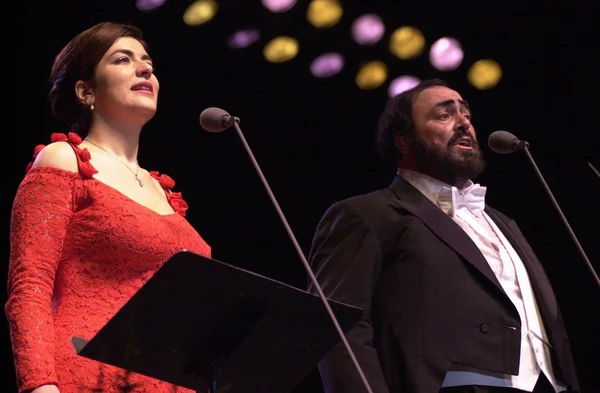 Luciano Pavarotti e Annalisa Raspagliosi — Fotografia de Stock
