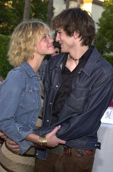 Ashley scott i ashton kutcher — Zdjęcie stockowe