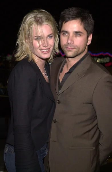 Rebecca romijn-stamos i john stamos — Zdjęcie stockowe