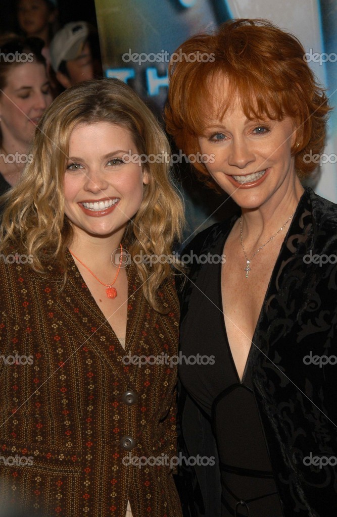 Joanna Garcia and Reba McEntire – Stock Editorial Photo © s_bukley