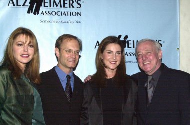 Jane leeves, david hyde pierce, peri gilpin ve john mahoney