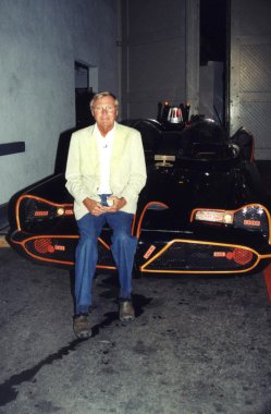 adam west ve Batmobil