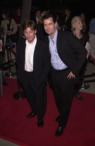 Emilio estevez och charlie sheen — Stockfoto