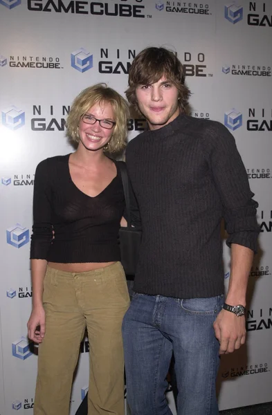 Ashton Kutcher and Ashley Scott — Stock Photo, Image