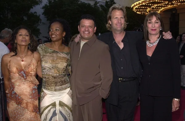 Wanda De Jesus, Tina Lifford, Paul Rodriguez, Jeff Daniels e Anjelica Huston — Fotografia de Stock