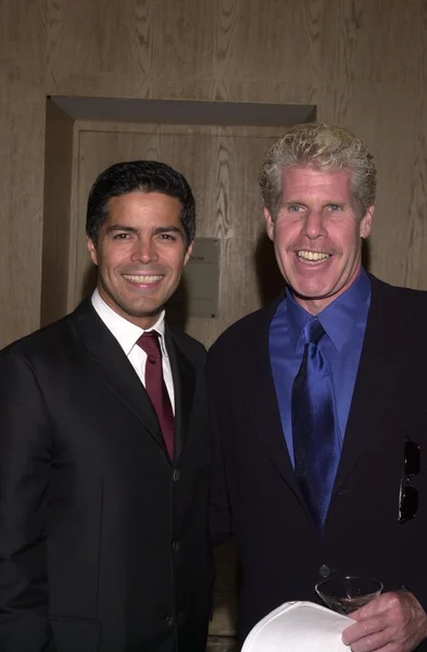 Esai morales och ron perlman — Stockfoto