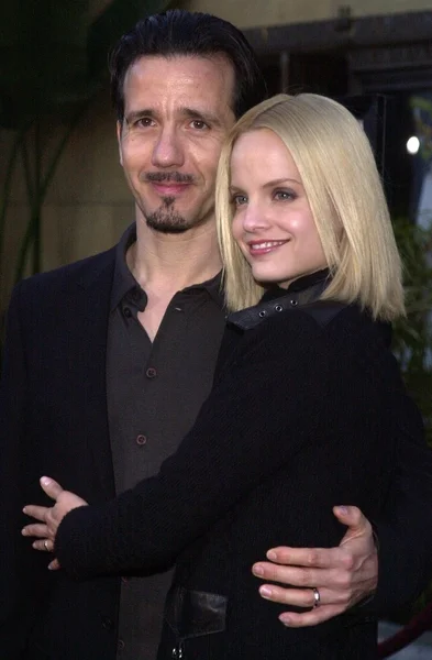 Mena Suvari e marito — Foto Stock