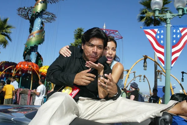 Constance Marie y George Lopez — Foto de Stock