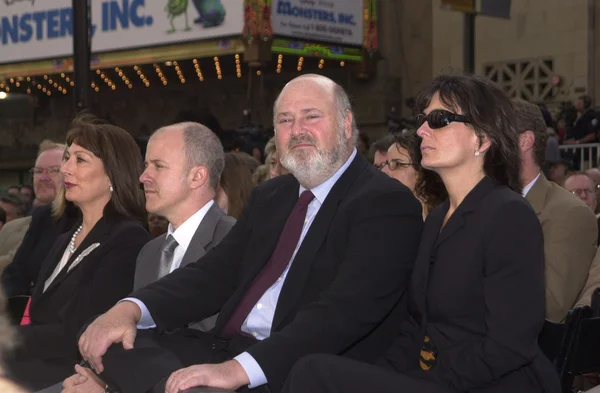 Angelica Huston sits near Rob Reiner — Stock Photo, Image