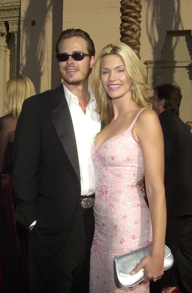 Liam Waite e Natasha Henstridge — Fotografia de Stock