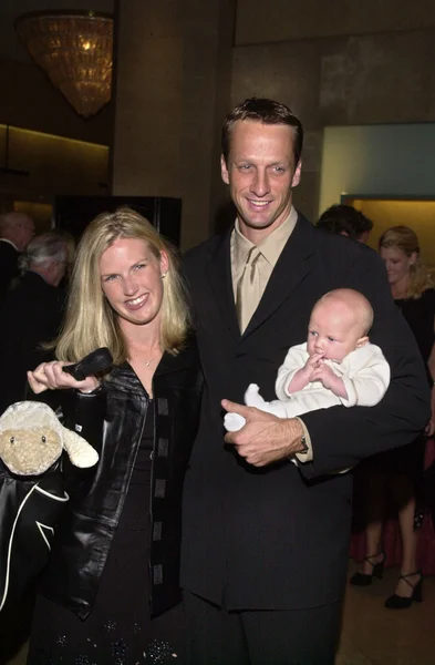 Tony Hawk with wife and child — Stock Photo, Image