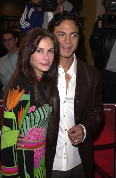 Julia roberts i benjamin bratt — Zdjęcie stockowe