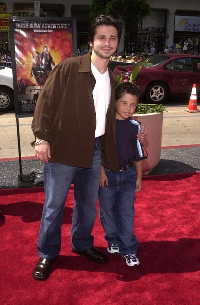 Freddy Rodriguez e il figlio Gian Carlo — Foto Stock