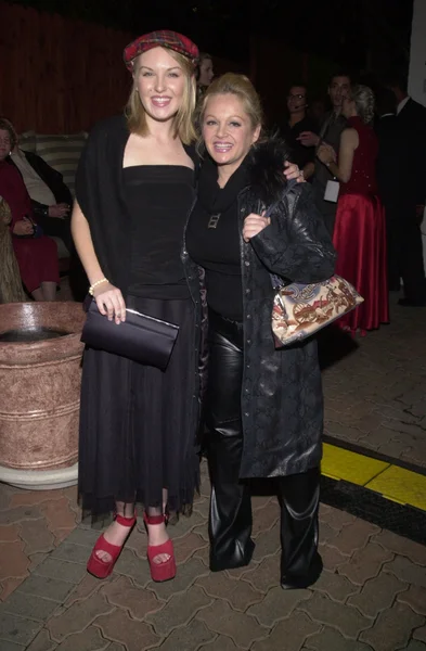 Charlene Tilton y su hija Cherish Lee — Foto de Stock