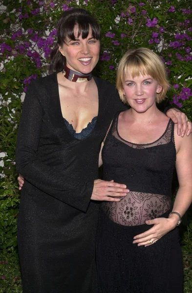 Lucy Lawless and Renee O'Connor — Stock Photo, Image