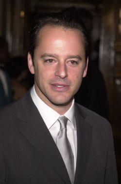 Gil Bellows