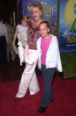 Melanie griffith ile kızı dakota ve stella