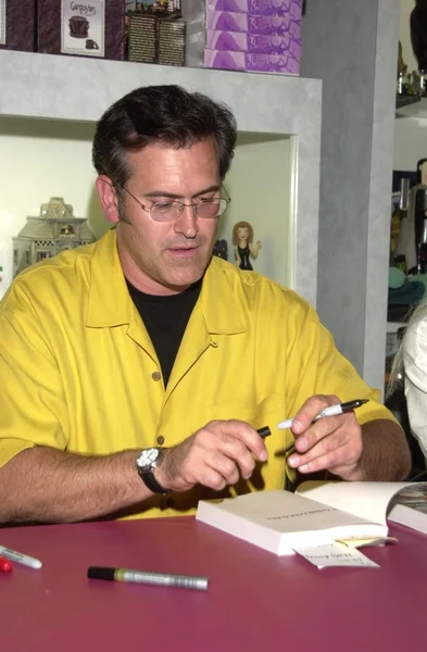 Bruce Campbell — Photo