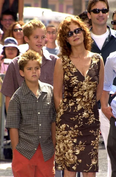Susan Sarandon con sus hijos Jack y Miles — Foto de Stock
