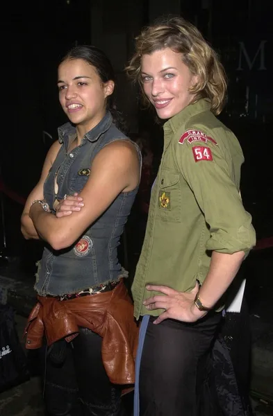 Michelle Rodriguez et Milla Jovovich — Photo