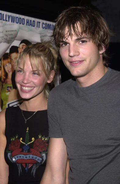 Ashton Kutcher and Ashley Scott — Stock Photo, Image