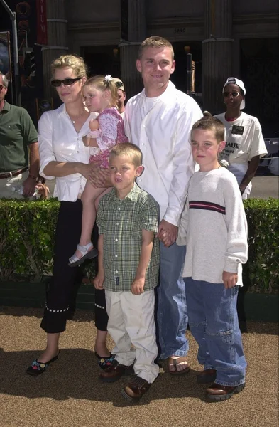 Рик Шредер и Андреа Бернард с детьми Кембри, Холден Ричард и Люк Уильям — стоковое фото