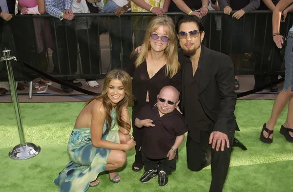 Carmen Electra and Dave Navarro with Vern — Stock Photo, Image