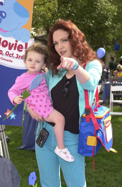 Amy Yasbeck and daughter Stella — Stock Photo, Image