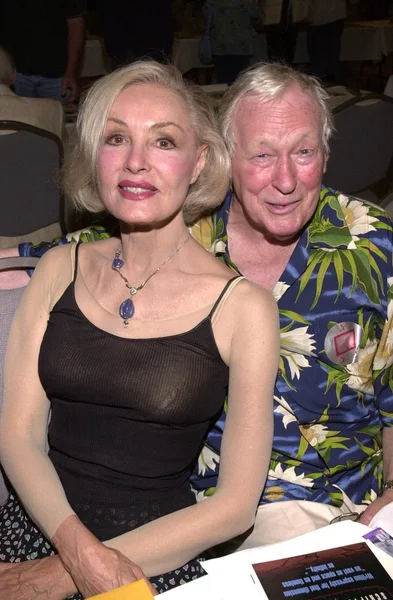 Julie newmar und russell johnson — Stockfoto