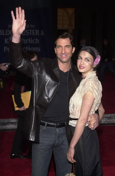 Dylan McDermott y su esposa Shiva — Foto de Stock