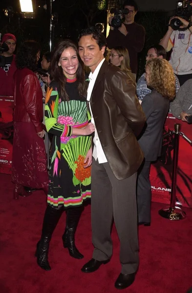 Julia Roberts and Benjamin Bratt — Stock Photo, Image