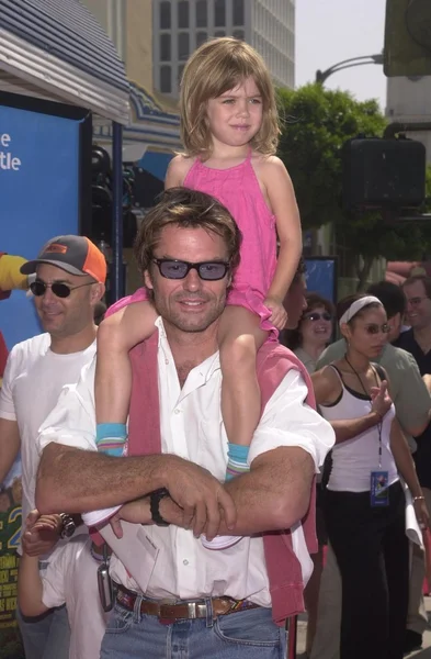 Harry hamlin och dotter delilah belle — Stockfoto