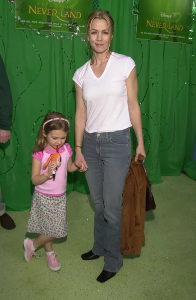 Jennie Garth e la figlia Luca — Foto Stock
