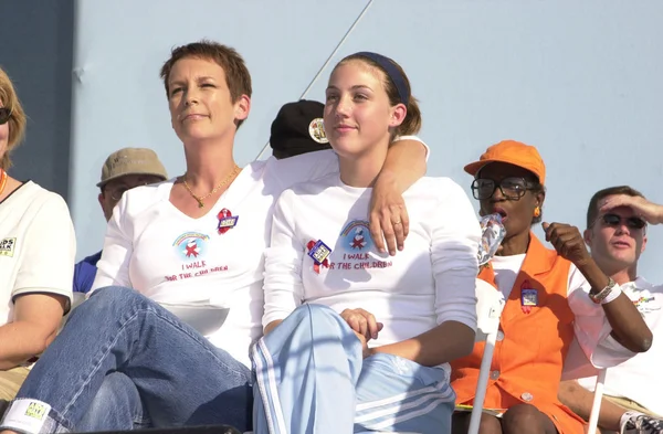 Jamie Lee Curtis y su hija Anne — Foto de Stock