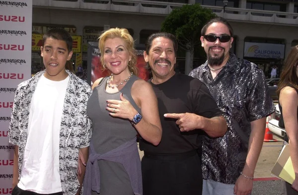 Danny Trejo y su familia Gilbert, Debbie y Danny — Foto de Stock