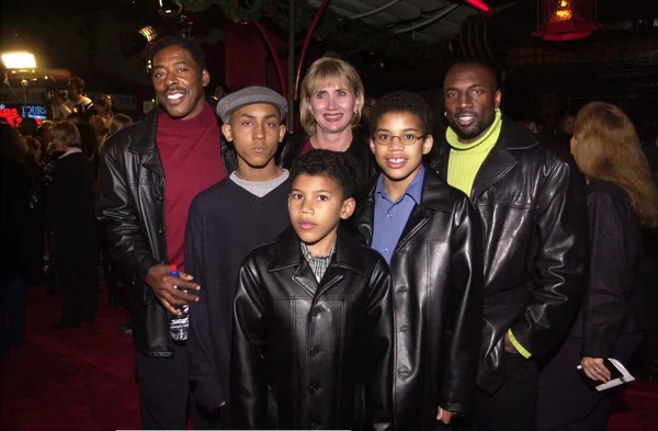 Ernie hudson och familj — Stockfoto