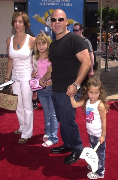 Michel Chiklis, esposa Michelle Moron e filhas Outono e Odessa — Fotografia de Stock