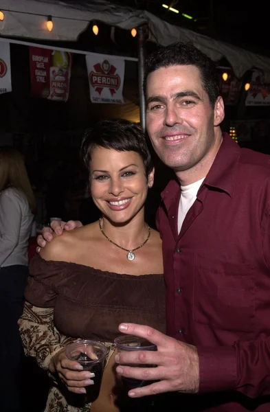 Natalie raitano och adam carolla — Stockfoto