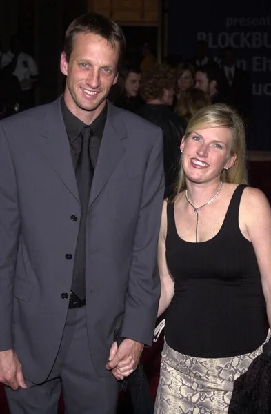 Tony Hawk y su esposa — Foto de Stock