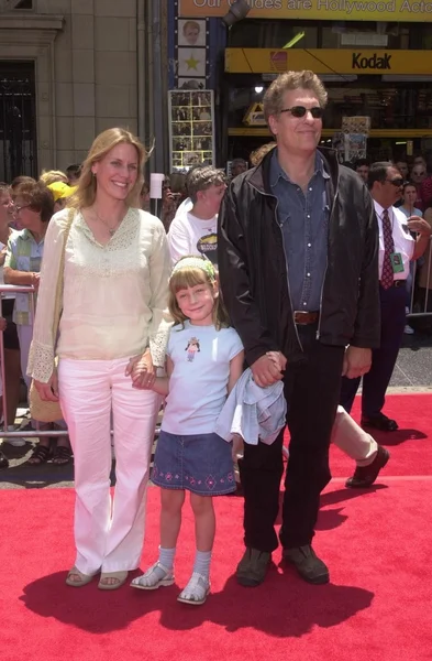 Clancy Brown and Family — Stock Photo, Image