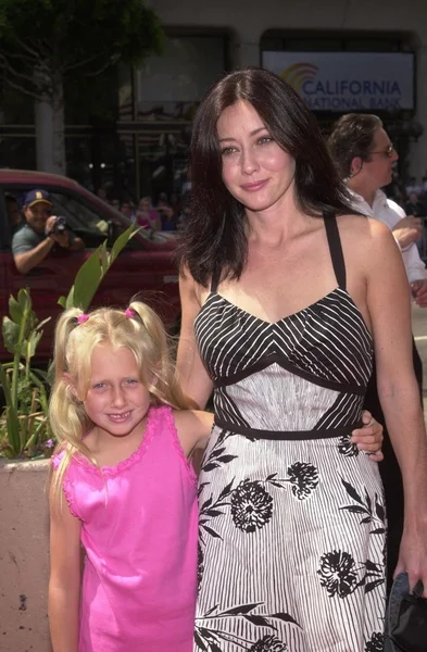 Shannon Doherty e a afilhada Cooper — Fotografia de Stock