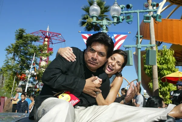 Constance Marie y George Lopez — Foto de Stock