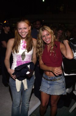 Dominique swain ve nicole eggert