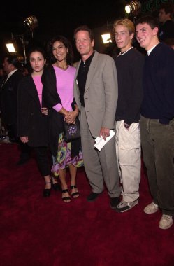 Rachel ticotin, peter strauss ve aile